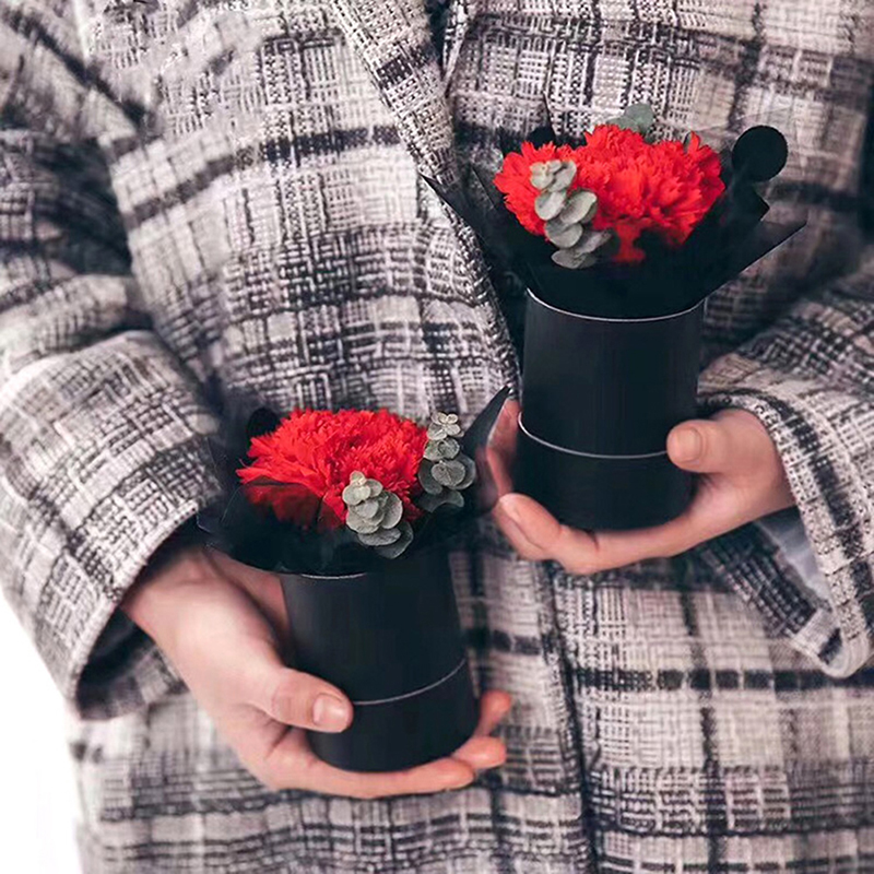 صندوق ورقي مستدير مع غطاء عناق - مراجعة Florist Supply Buckets وسعره